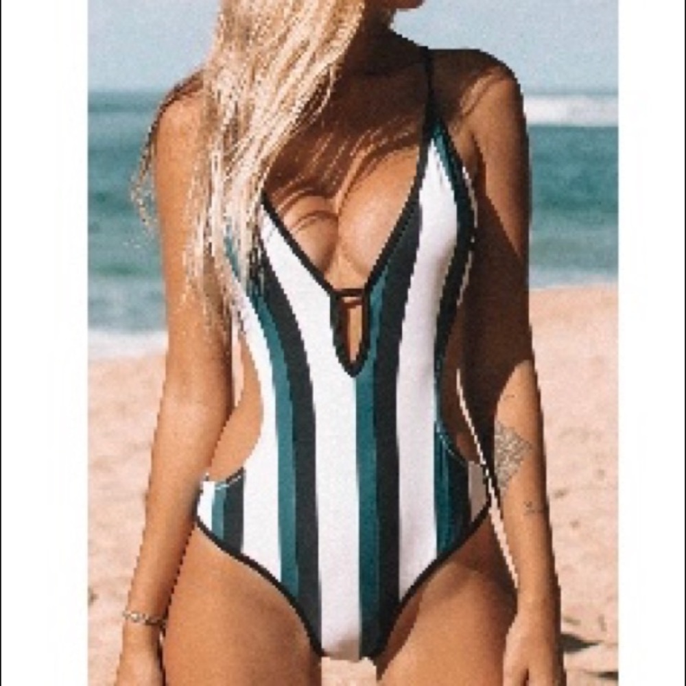 CUPSHE one piece tricolor stripe swimsuit